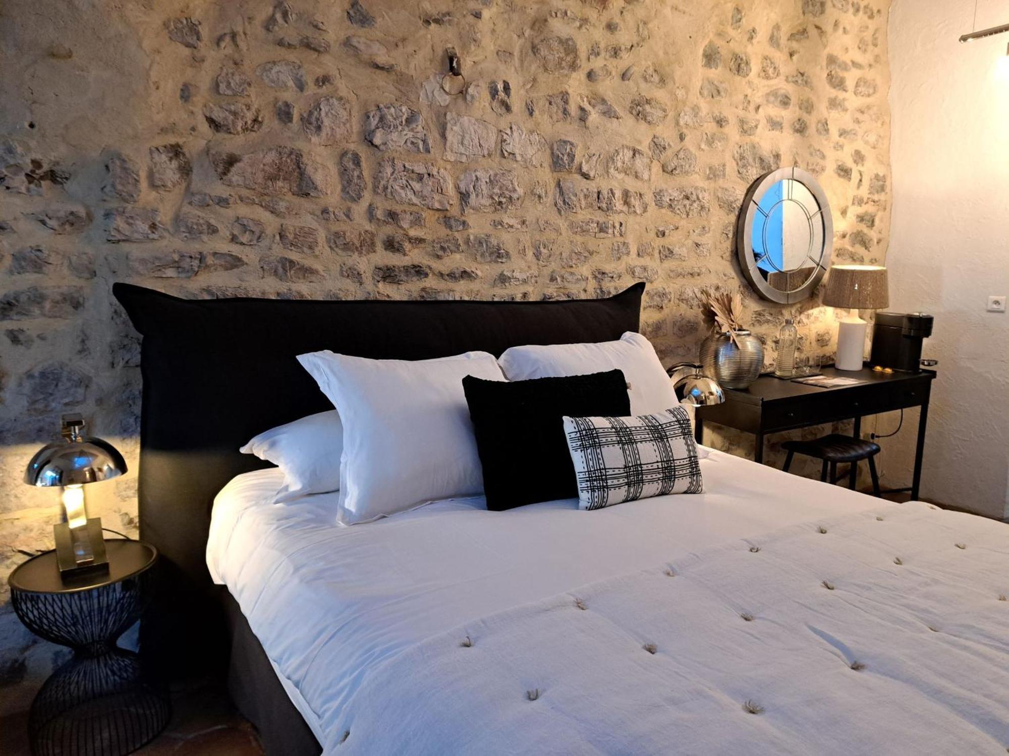 Hotel Le Patio De Sophie Sisteron Room photo