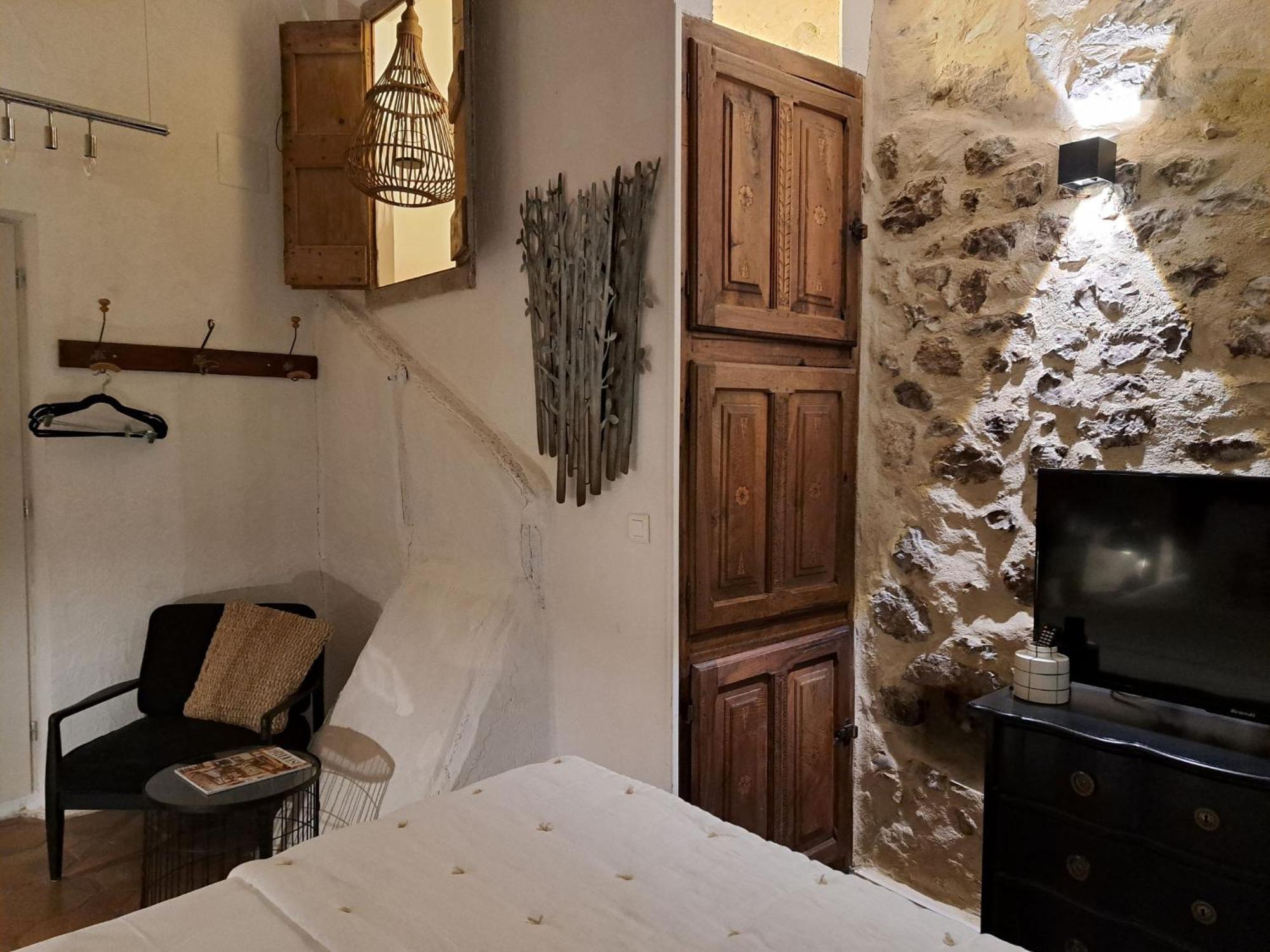 Hotel Le Patio De Sophie Sisteron Room photo